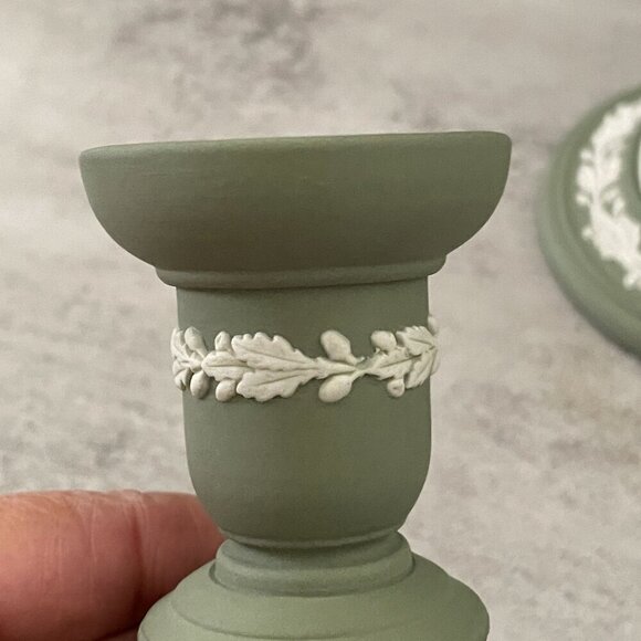Wedgwood Green Jasperware White Cameo Set of Two 5" Reading Candlesticks c.1978 - Picture 5 of 11